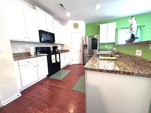 Fridge, oven, stovetop, dishwasher - 4BR Home Near 1-485 and Golf Course+ Gazebo+ 2car Garage + fenced backyard (Charlotte)