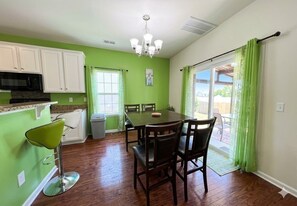 Dining - 4BR Home Near 1-485 and Golf Course+ Gazebo+ 2car Garage + fenced backyard (Charlotte)