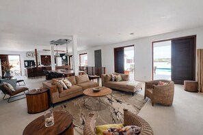 Smart TV - The View,  a grandiose luxury, spacious private villa with pool and ocean view! (Grote Berg)