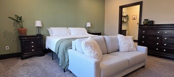 3 bed 2 bath luxury home with river view private.