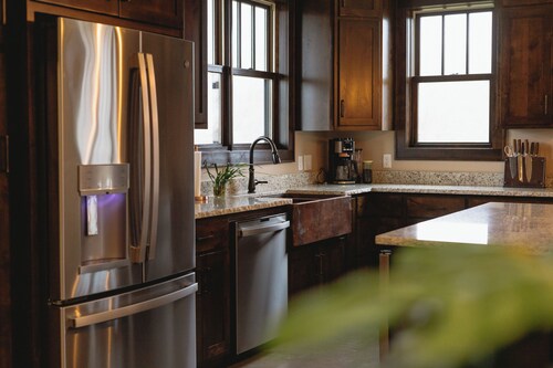 3 bed 2 bath luxury home with river view private.