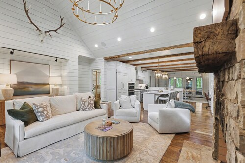 Luxury 4BR 4BA Estate on 8 acres in Cashiers, NC