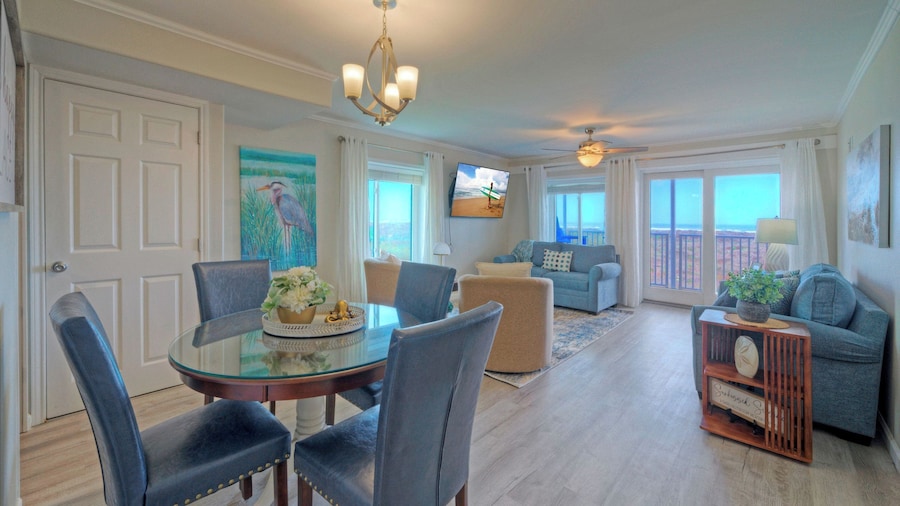 Sunkissed Seaside by Avantstay Walk to Beach + Boardwalk Pool + Tennis + Basketball Access