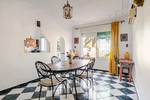 Dining - Lovely 2-El Jadida City Center Apt – Ideal Spot, Beach View & WiFi (El Jadida)