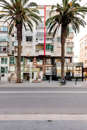 Exterior - Lovely 2-El Jadida City Center Apt – Ideal Spot, Beach View & WiFi (El Jadida)