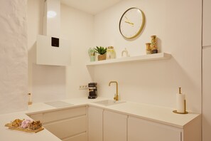 Private kitchen - La Abi 2 Apartment – Central Salamanca Stay for 3 Guests (Salamanca)