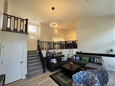 Spacious Home - Stadium in 20 min
, Parks, Transit, & England Basecamp Nearby
