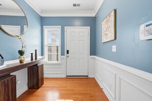 Interior - Charming fully furnished  3-bedroom home with hardwood floors throughout (Atlanta)