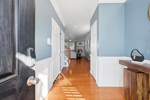 Interior - Charming fully furnished  3-bedroom home with hardwood floors throughout (Atlanta)