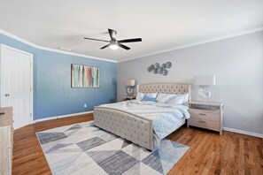 3 habitaciones, tabla de planchar con plancha, wifi y ropa de cama 