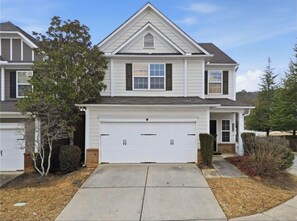 Exterior - Charming fully furnished  3-bedroom home with hardwood floors throughout (Atlanta)
