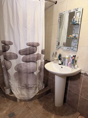 Hair dryer, towels, soap, toilet paper - Superb 2 bedroom apartment with AC in vibrant Yerevan (Yerevan)