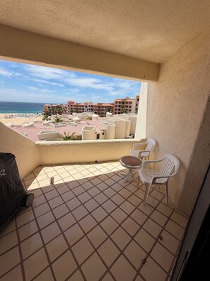 Property grounds - Cozy Studio condo in Terrasol with beautiful ocean view. (Cabo san Lucas)