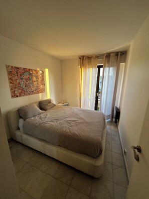3 bedrooms, iron/ironing board, WiFi, bed sheets - Terrace apartment in Père Lachaise, exceptional light and view (Paris)