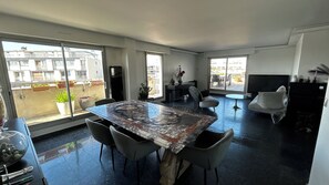 Interior - Terrace apartment in Père Lachaise, exceptional light and view (Paris)