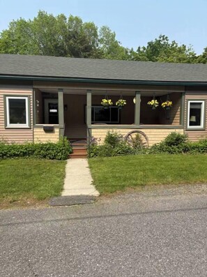 Exterior - 2BR Home Walkable to Downtown [Bar Harbor Getaway] (Bar Harbor)