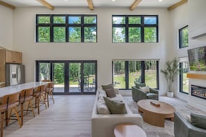 Fernseher, Kamin