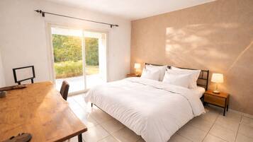 4 bedrooms, internet, bed sheets