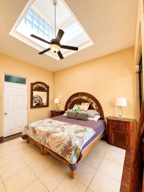 Room - 2-bedroom house in tranquil Centro Mazatlán with AC (Mazatlán)