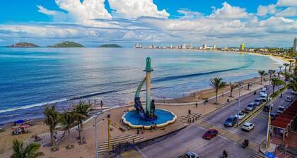 2-bedroom house in tranquil Centro Mazatlán with AC