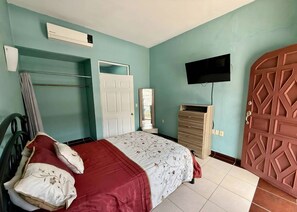 Room - 2-bedroom house in tranquil Centro Mazatlán with AC (Mazatlán)