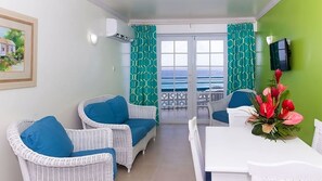 Dining - Close to Maxwell Beach! Oceanfront, Balcony, Outdoor Pool, Free Parking! (Oistins)