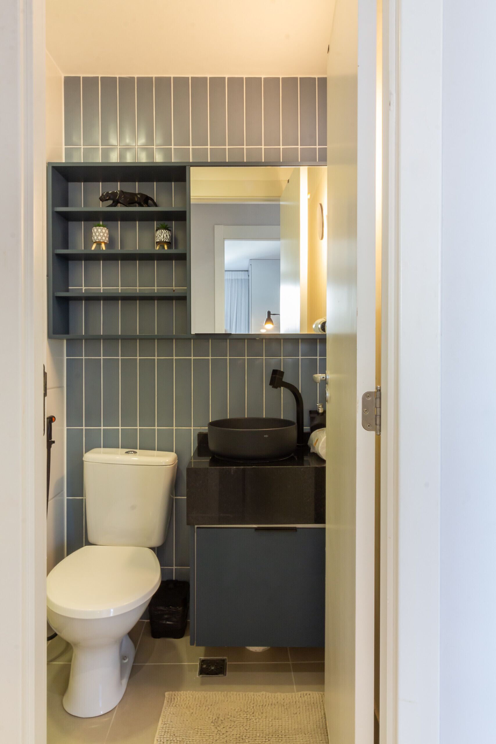 Shower, towels, shampoo, toilet paper