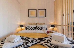 Iron/ironing board, WiFi - "New" Amazing Studio with Terrace and AC (Lisboa)