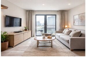 Luxury Double Room | Living area - Prime City Suites (Toronto)