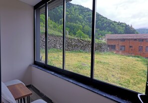 Deluxe tweepersoonskamer, uitzicht op bergen | Interieur