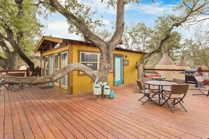 Outdoor dining - Sky Cottage-1 bedroom cottage in enjoyable New Braunfels at Summit Resort (New Braunfels)