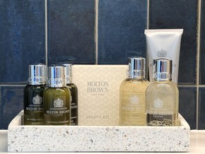 Bathroom amenities - Design Apartment Limburg an der Lahn- HAHLGARTEN SUITES (Limburg an der Lahn)