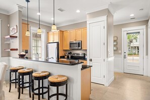 Fridge, microwave, oven, dishwasher - Private beach cottage + golf cart (Miramar Beach)