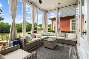 Terrace/patio - Private beach cottage + golf cart (Miramar Beach)