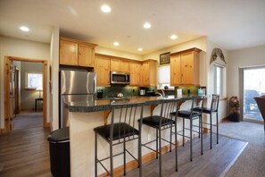 Fridge, microwave, oven, stovetop - 3BR Mtn Views! Hot Tubs, Pool, Deck, Free Shuttle (Vail)