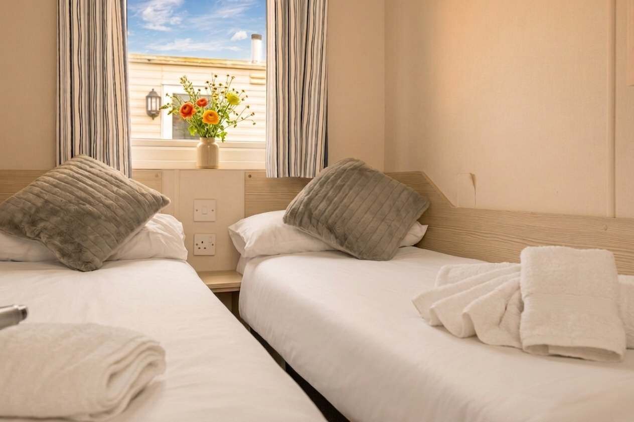 3 bedrooms, desk, travel cot, WiFi