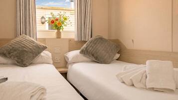 3 bedrooms, desk, travel cot, WiFi