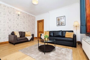 TV, offices - Nr Falkirk & Edinburgh 2BR Cottage Parking Wi-Fi (Falkirk)