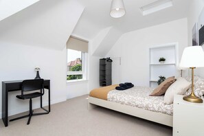2 bedrooms, iron/ironing board, WiFi, bed sheets - Free Parking & WiFi Near St Andrews, Leven Beach (Methil)
