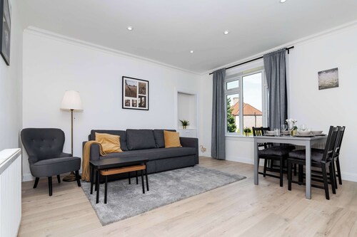 Free Parking & WiFi Near St Andrews, Leven Beach