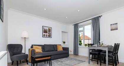 Free Parking & WiFi Near St Andrews, Leven Beach