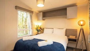 Skrivebord, weekendseng, Wi-Fi, sengetøj