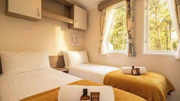 2 bedrooms, desk, travel crib, WiFi