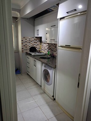 Room, 1 Bedroom, Smoking | Laundry