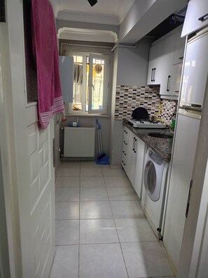 Room, 1 Bedroom, Smoking | Laundry