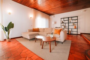 Interior - Casa da Laranja by Quantique (Peso da Régua)