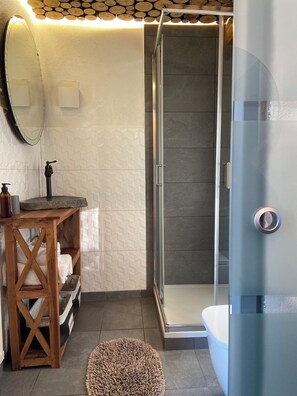 Bathroom - Vrbo Property (Simmersfeld)