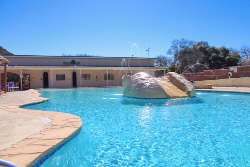 River Cottage with beautiful views of the Guadalupe in lovely New Braunfels