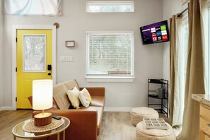 Living area - River Cottage with beautiful views of the Guadalupe in lovely New Braunfels (New Braunfels)