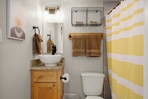 Bathroom - River Cottage with beautiful views of the Guadalupe in lovely New Braunfels (New Braunfels)